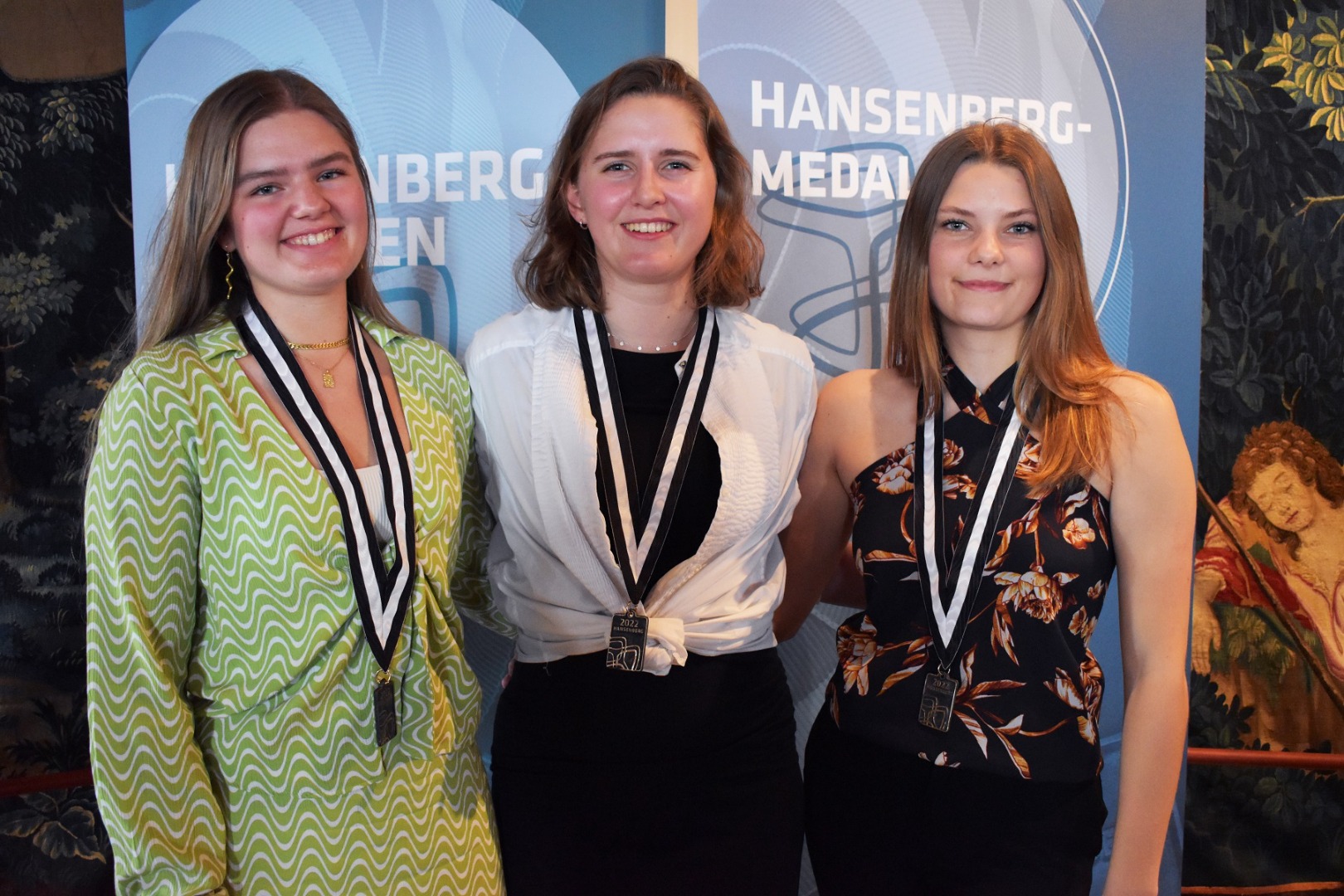 3 modtagere af HANSENBERG-medaljen 2022 fra teknisk gymnasium.
