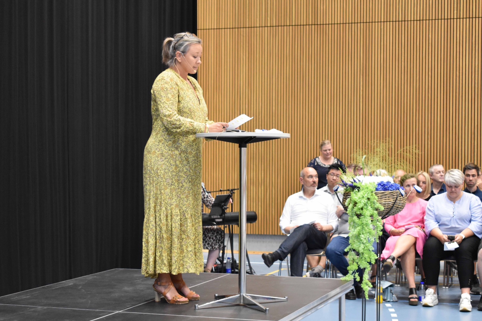 "Verden har brug for jer og jeres unikke perspektiver. Og husk, at jeres rejse kun lige er begyndt, og I har ikke travlt"! Sådan sluttede rektor ved HANSENBERG Tekniske Gymnasium Marlene Ravn Falk.